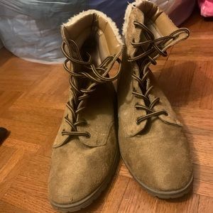 Tan women’s boots